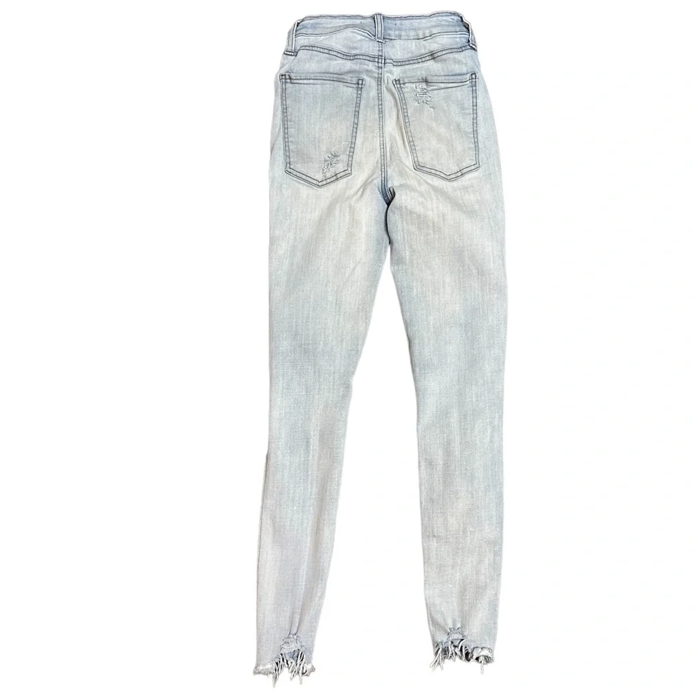 So ultimate curvy high rise jegging size 0. Light wash distressed jeans - Picture 3 of 7